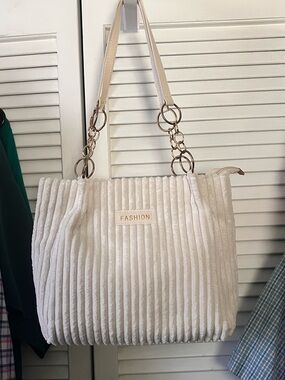 Source Unknown Cream Ribbed Shoulder Bag with Gold Chain Accents